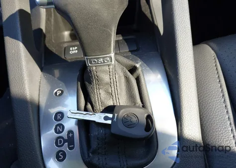 2008 Volkswagen Jetta Wolfsburg Edition z USA, uszkodzony, nr VIN 3VWRA71K08M195164